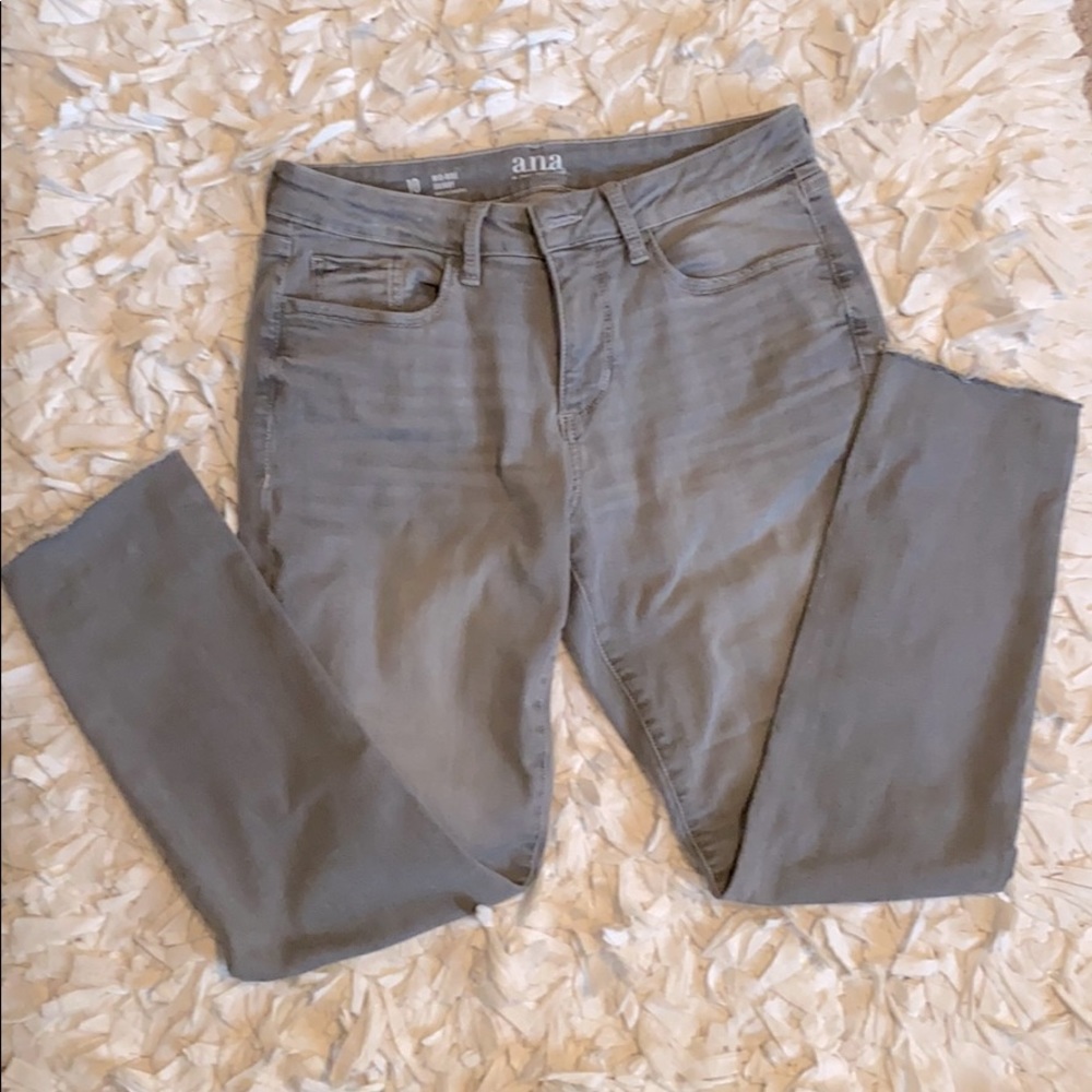 a.n.a. Mid-rise Skinny size 10 gray jeans